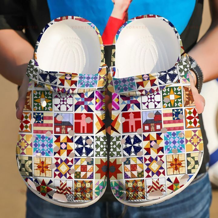 Personalized Quilting Beautiful Pattern Crocs Clogy Shoes For Mens And Womens Personalized Quilting Beautiful Pattern Crocs Clogy Shoes For Mens And Womens