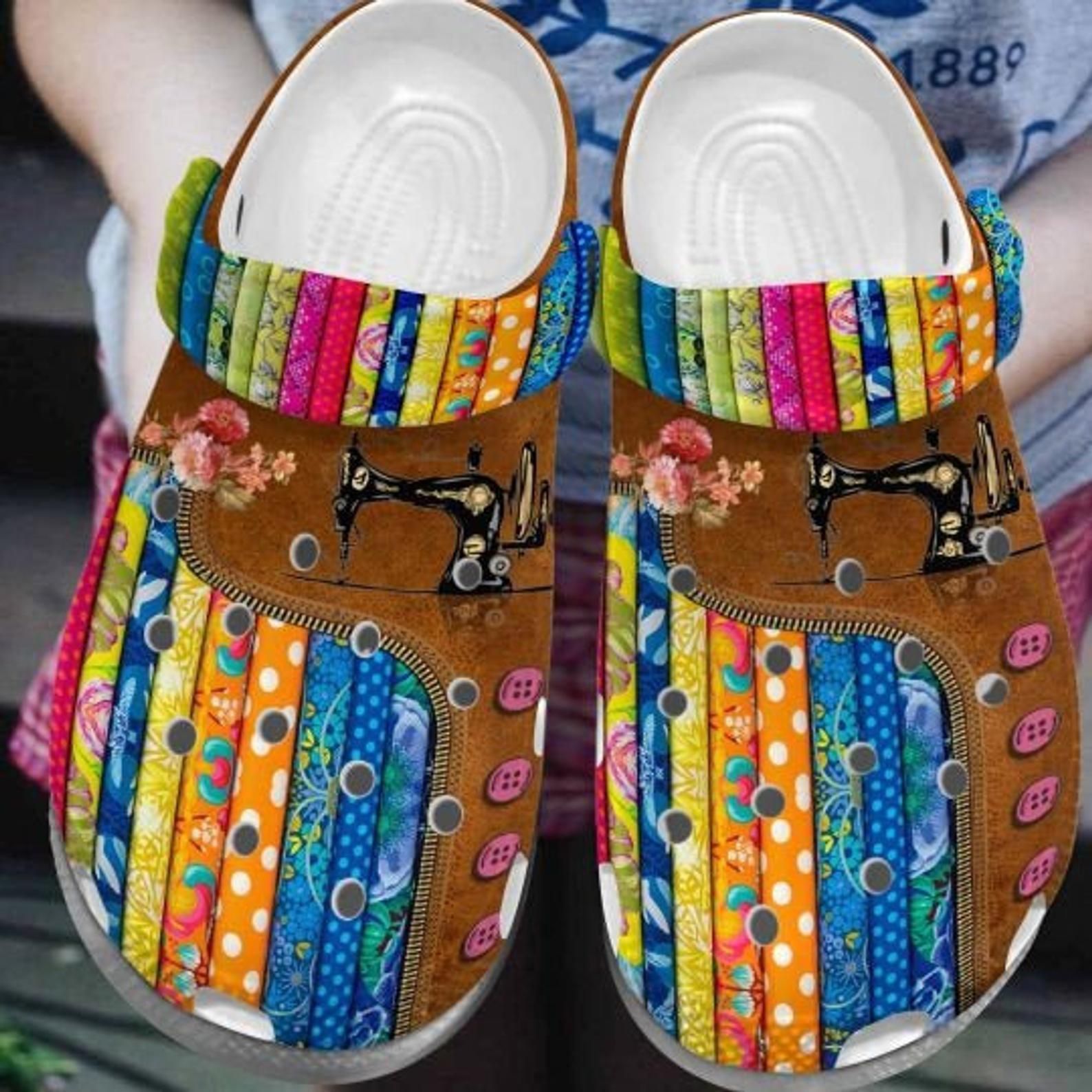 Vintage Singer Sewing Machine Crocs Clog Shoes – Tailors Shoes Crocbland Clog Gifts For Woman Mother Vintage Singer Sewing Machine Crocs Clog Shoes – Tailors Shoes Crocbland Clog Gifts For Woman Mother